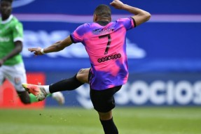 亚博体育登录入口-清晨门兴格拉德巴赫绝杀压哨——法国杯节点到来，压力陡增，临场指挥获称赞