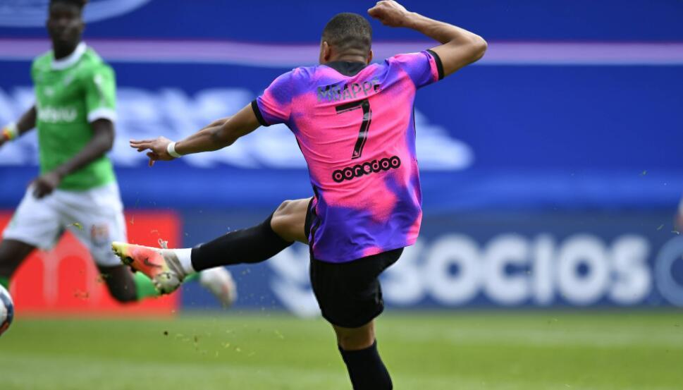 清晨门兴格拉德巴赫绝杀压哨——法国杯节点到来,压力陡增,临场指挥获称赞 清晨门兴格拉德巴赫绝杀压哨——法国杯节点到来,压力陡增,临场指挥获称赞